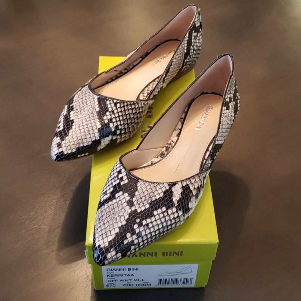 Gianni Bini Kerritaa off white multi snake flat